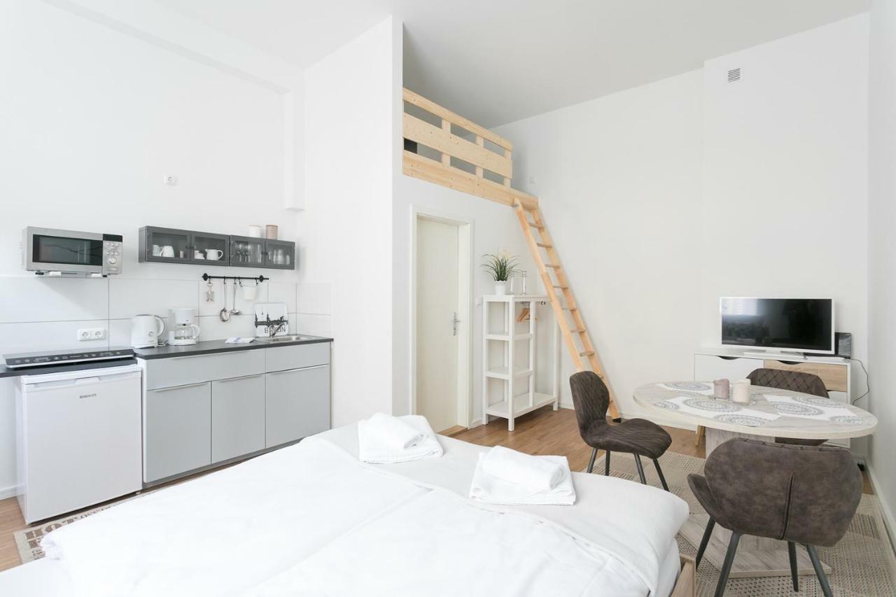 Studio Apartment For 3 Берлін Екстер'єр фото