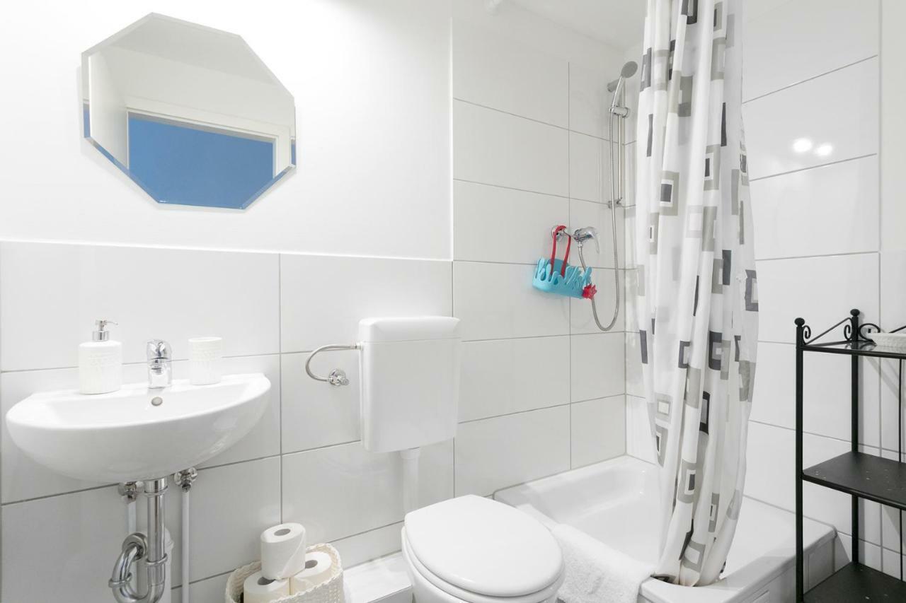 Studio Apartment For 3 Берлін Екстер'єр фото